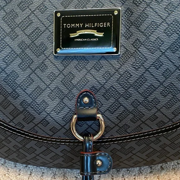 Tommy Hilfiger Dark Gray Patterned Shoulder Bag NWOT - Picture 2 of 4